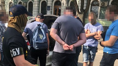 На Миколаївщині СБУ затримала керівника одного з відділів прокуратури. Його підозрюють у хабарництві та шахрайстві