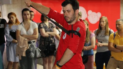 "Найсмертоносніша помилка — нічого не робити". У Харкові вчать, як діяти під час обстрілів