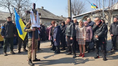 Воював, готував торти і вишивав. На Дніпропетровщині попрощалися з бійцем Олександром Талалаєм