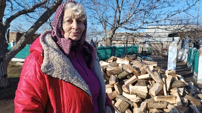 "Надіємося, вистачить до кінця зими". Жителі Киселівки на Миколаївщині отримали дрова від благодійників "Надіємося, вистачить до кінця зими". Жителі Киселівки на Миколаївщині отримали дрова від благодійників