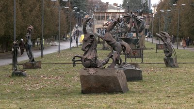 "Терези" з Алеї кованих скульптур у Рівному забрали на реставрацію "Терези" з Алеї кованих скульптур у Рівному забрали на реставрацію