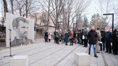 У Чернівцях відкрили меморіал присвячений героям Небесної Сотні У Чернівцях відкрили меморіал присвячений героям Небесної Сотні