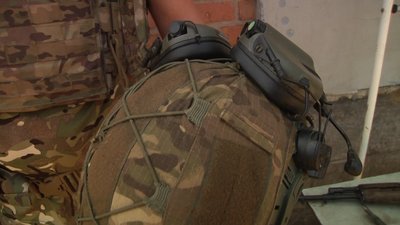 Українські бійці ЗСУ каска Донецька область Українські бійці ЗСУ каска Донецька область