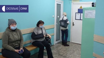 Ожеледиця в Сумах: за три доби до травмпункту звернулись 200 людей Ожеледиця в Сумах: за три доби до травмпункту звернулись 200 людей