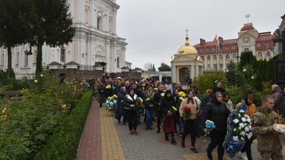 У Луцьку провели в останню путь 26-річного військового Юрія Головача У Луцьку провели в останню путь 26-річного військового Юрія Головача