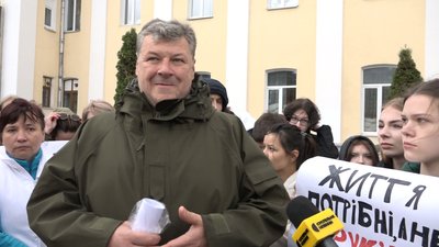 В Житомирі проходить акція із закликами раціонально використовувати міський бюджет в умовах війни В Житомирі проходить акція із закликами раціонально використовувати міський бюджет в умовах війни