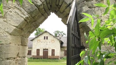 На Хмельниччині волонтери облаштовують для туристів графську резиденцію