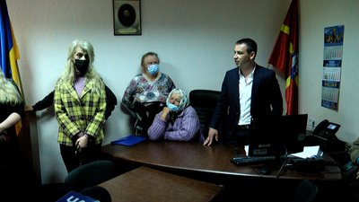 Жителі Черняхівщини протестували під стінами управління держгеокадастру в Житомирській області Жителі Черняхівщини протестували під стінами управління держгеокадастру в Житомирській області