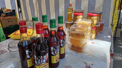 "Мед – найкращі ліки": бджолярі регіону привезли продукцію до Полтави на ярмарок "Свято меду" "Мед – найкращі ліки": бджолярі регіону привезли продукцію до Полтави на ярмарок "Свято меду"