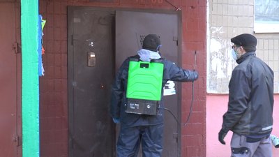 У Слов’янську дезінфікують під’їзди, ліфти та сходи в будинках