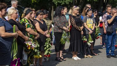 У Полтаві попрощалися із Юрієм Карунним та Романом Марченком, які полягли на війні У Полтаві попрощалися із Юрієм Карунним та Романом Марченком, які полягли на війні
