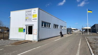 Яка ситуація на пропускних пунктах Новотроїцьке та Станиця Луганська