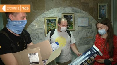Куплені речі передали у відділення Львівської дитячої лікарні