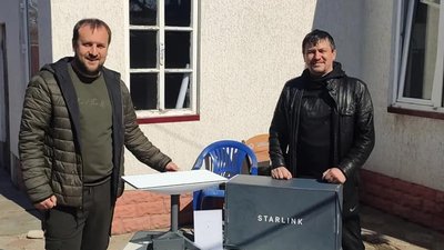 Борова на Харківщині, де понад два тижні немає зв'язку, отримала термінал Starlink