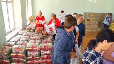 Олія, консерви, крупи, цукор: у Вінниці видають продуктові набори для дітей-сиріт Олія, консерви, крупи, цукор: у Вінниці видають продуктові набори для дітей-сиріт