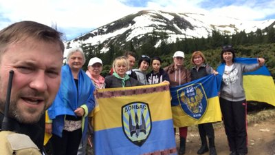 "Ми торкалися пальцем небес, де зараз наші сини". Матері загиблих військових піднялися на Говерлу "Ми торкалися пальцем небес, де зараз наші сини". Матері загиблих військових піднялися на Говерлу