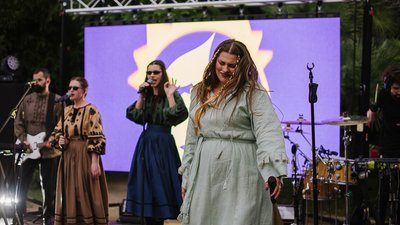 KAZKA та Kadebostany у Каннах: на благодійному вечорі вдалось зібрати €50 тисяч для України KAZKA та Kadebostany у Каннах: на благодійному вечорі вдалось зібрати €50 тисяч для України