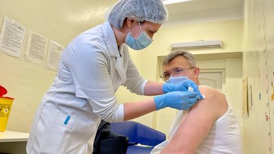 Директор першої опорної лікарні Харківщини вакцинувався від COVID