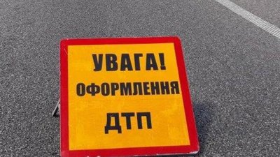Автомобіль в'їхав у дерево: на Чернігівщині у ДТП загинули дві людини