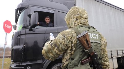 Волинські прикордонники вилучили аксесуари до зброї на 700 тисяч гривень