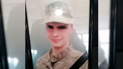 У Чернігові попрощалися з двома бійцями ЗСУ, які загинули під час виконання бойових завдань У Чернігові попрощалися з двома бійцями ЗСУ, які загинули під час виконання бойових завдань