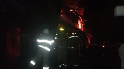 На Прикарпатті горів дерев'яний храм, який спорудили у 1850 році На Прикарпатті горів дерев'яний храм, який спорудили у 1850 році