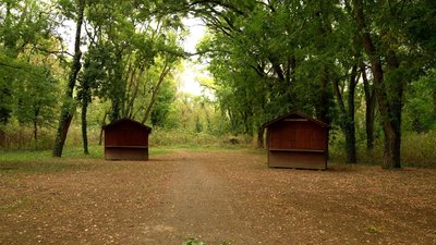 В Ужгороді спишуть 12 дерев'яних будиночків у парку «Під замком»