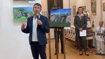 На Тернопільщині малювали пейзажі селища, щоб зібрати гроші для ЗСУ На Тернопільщині малювали пейзажі селища, щоб зібрати гроші для ЗСУ