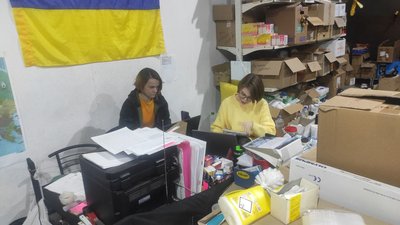 Луцькі волонтери центру допомоги "Ангар" оголосили про збір сухпайків Луцькі волонтери центру допомоги "Ангар" оголосили про збір сухпайків
