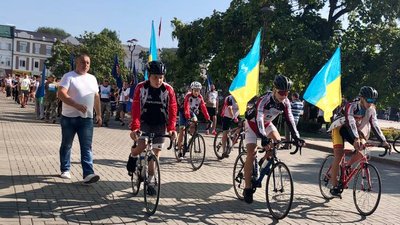 У Кропивницькому забігом вшанували пам'ять захисників України У Кропивницькому забігом вшанували пам'ять захисників України