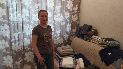 "Йому б це сподобалось": харків’янка, яка втратила чоловіка під Бахмутом, шиє одяг для поранених "Йому б це сподобалось": харків’янка, яка втратила чоловіка під Бахмутом, шиє одяг для поранених