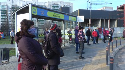 Промокоди на таксі та чати у месенджерах: як миколаївські медики дістаються на роботу