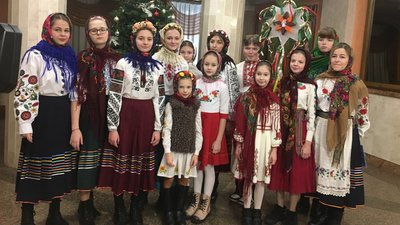 "Різдвяні піснеспіви": у Луцьку колядували й щедрували 50 колективів громади "Різдвяні піснеспіви": у Луцьку колядували й щедрували 50 колективів громади