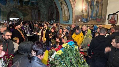 У Сумах поховали захисника Євгена Суярова У Сумах поховали захисника Євгена Суярова