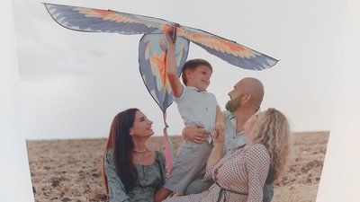 Художниця, дизайнерка та акторка - у Сумах представили фотовиставку "Три пелюстки жіночності"