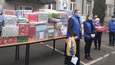 У Тернополі відбувається акція "Різдвяний подарунок" У Тернополі відбувається акція "Різдвяний подарунок"