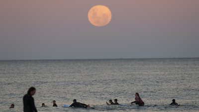 Сходження Місяця у Сіднеї, Австралія, 26 травня 2021 року. Фото: AP
