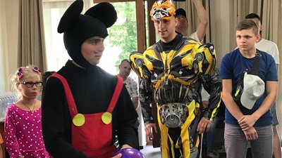 Житомирські волонтери організували свято для пів сотні дітей з інвалідністю