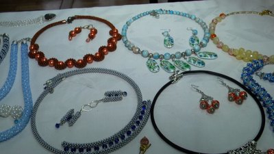 Пенсіонерка з Житомира Галина Додарчук створює прикраси з бісеру Пенсіонерка з Житомира Галина Додарчук створює прикраси з бісеру