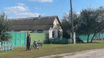 "Виживаємо": як мешканці кількох прикордонних сіл Великописарівської громади чотири місяці живуть без електроенергії "Виживаємо": як мешканці кількох прикордонних сіл Великописарівської громади чотири місяці живуть без електроенергії