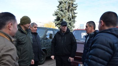 З Черкас на передову відправили нові автомобілі З Черкас на передову відправили нові автомобілі