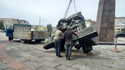 Монументальна декомунізація: яких пам'ятників позбулося Рівне у 2022 році Монументальна декомунізація: яких пам'ятників позбулося Рівне у 2022 році