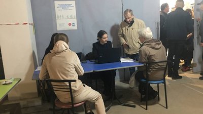 "Взуття, одяг, продукти". Як працює пункт допомоги для переселенців у Вінниці