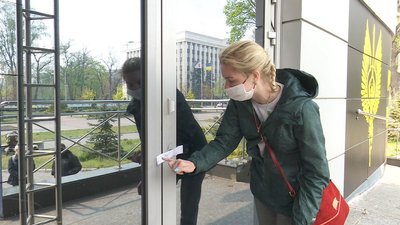 Напад невідомих, заяви про "тиск" і "незаконну оренду". У Дніпрі щодо будівлі, де діяла ГО Напад невідомих, заяви про "тиск" і "незаконну оренду". У Дніпрі щодо будівлі, де діяла ГО