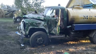 Обстріли Чернігівщини: знищений молоковоз, пошкоджені будинки та цивільний об`єкт