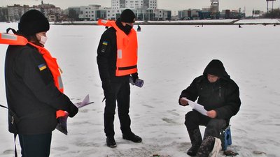 Обережно, тонкий лід: рятувальники у Хмельницькому нагадали правила поведінки на водоймах взимку