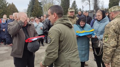 У Тернополі попрощалися з волонтером, військовослужбовцем Віталієм Заверухою У Тернополі попрощалися з волонтером, військовослужбовцем Віталієм Заверухою