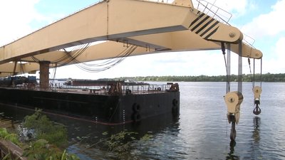 У Запоріжжя після ремонту повернувся плавкран "Захарій"