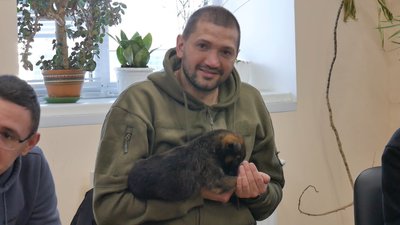 У Хмельницькому собаки допомагають відновитися військовим У Хмельницькому собаки допомагають відновитися військовим