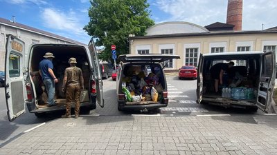 Шість тонн гуманітарної допомоги молодь з Черкас відвезла на Херсонщину Шість тонн гуманітарної допомоги молодь з Черкас відвезла на Херсонщину